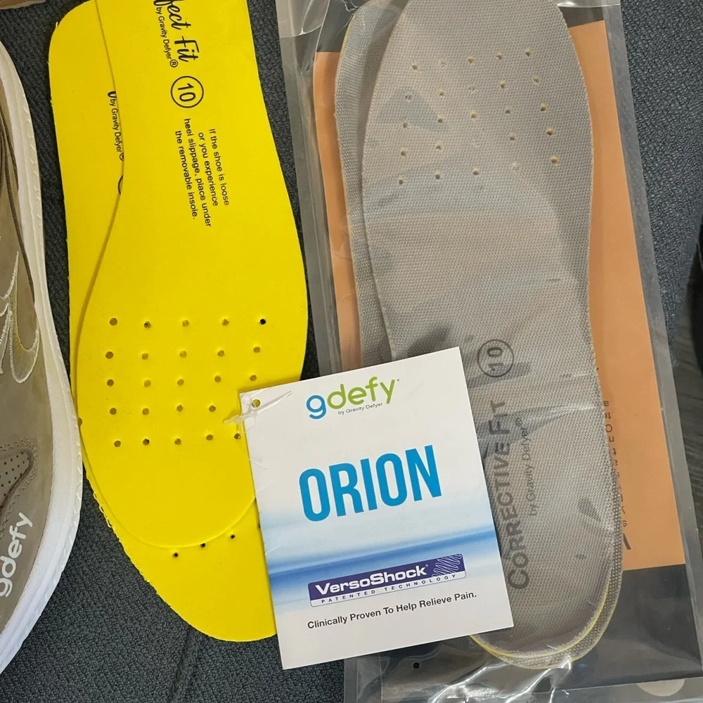 NWT GDEFY Orion Athletic shoes tan/ white‎ size 10